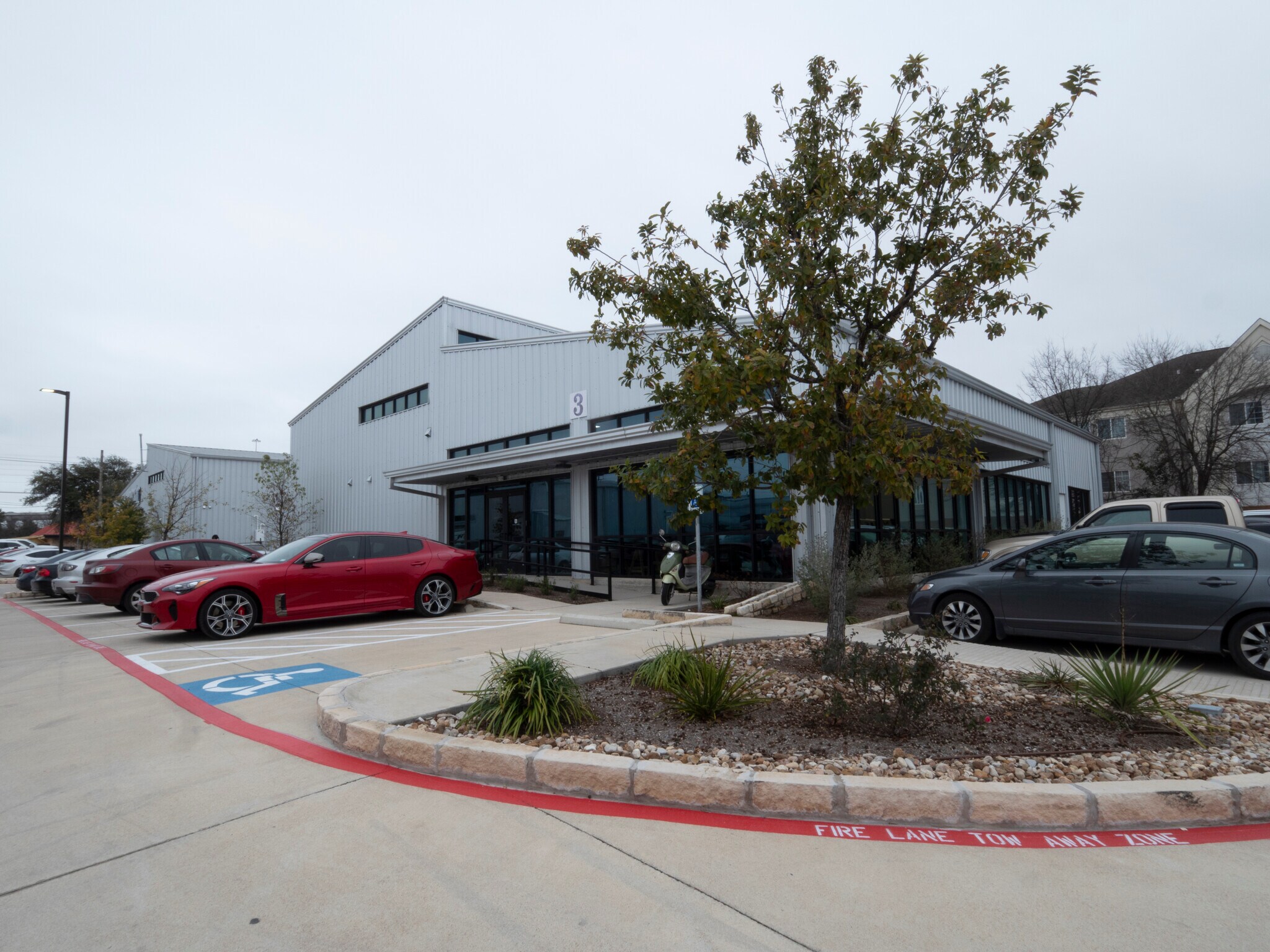 1005 E Saint Elmo Rd, Austin, TX à louer Photo du b timent- Image 1 de 14