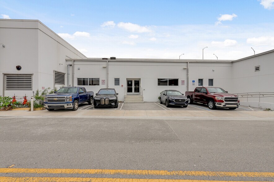 2725 Hillsboro Rd, West Palm Beach, FL à vendre - Photo du bâtiment - Image 2 de 15