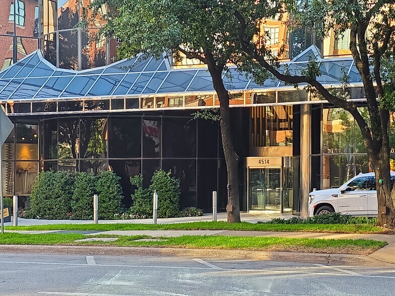 4514 Cole Ave, Dallas, TX à louer - Photo du bâtiment - Image 3 de 11