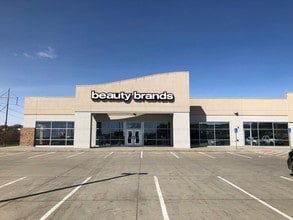 8920 S 71st Plz, Papillion, NE for lease Building Photo- Image 2 of 3