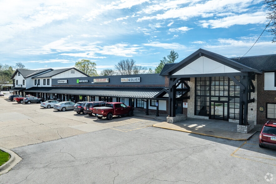 7506-7664 Hickman Rd, Windsor Heights, IA à louer - Photo du bâtiment - Image 2 de 8