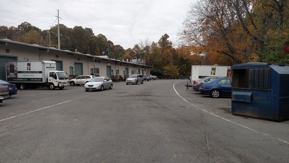 510-520 Mill St, Vienna, VA for lease - Building Photo - Image 2 of 4