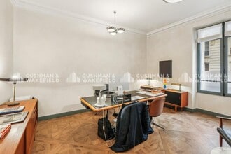 32 Bis Rue De Lubeck, Paris for lease Interior Photo- Image 2 of 11