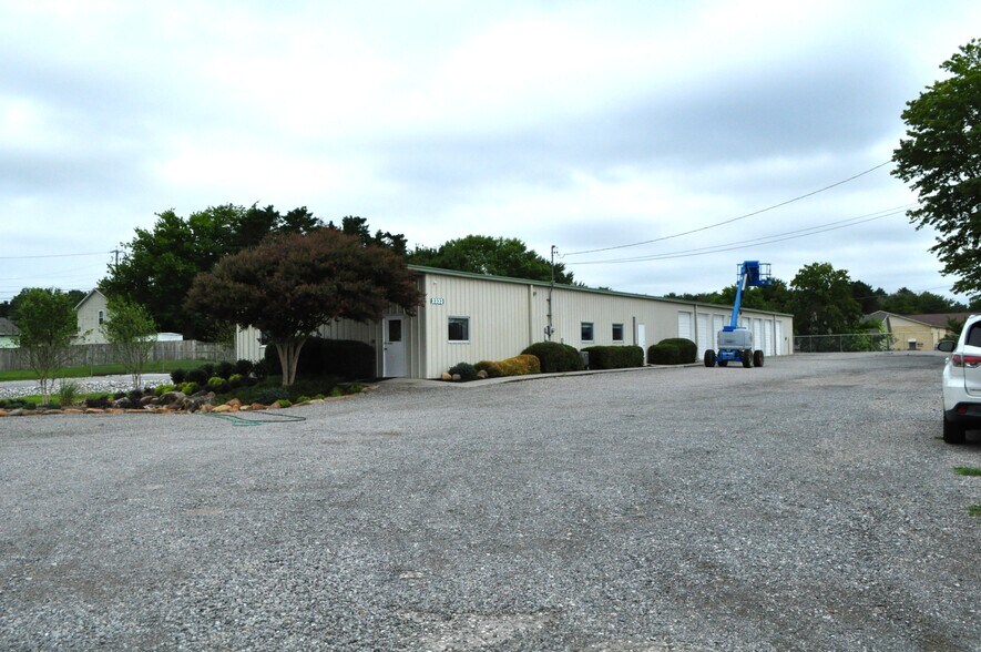 2333 W Emory Rd, Powell, TN à vendre - Photo du bâtiment - Image 2 de 33