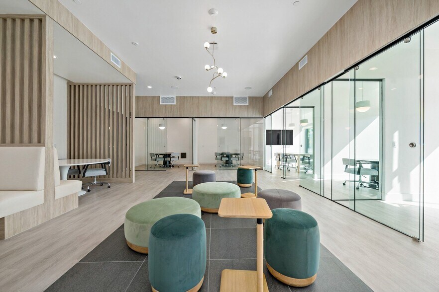 200 N Vermont Ave, Los Angeles, CA à louer - Photo du bâtiment - Image 3 de 65