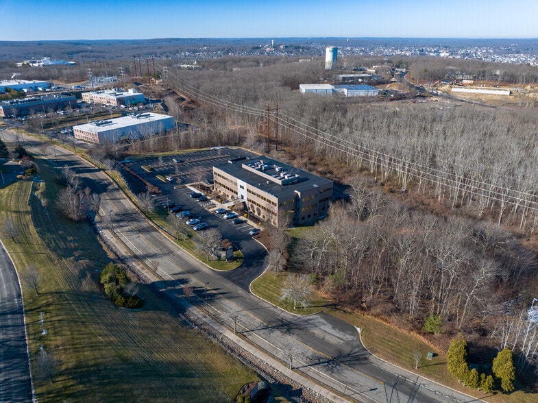 1300 Highland Corporate Dr, Cumberland, RI for sale - Building Photo - Image 3 of 6