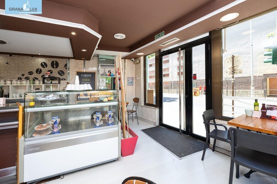 Retail in Granada for sale - Interior Photo - Image 1 of 36