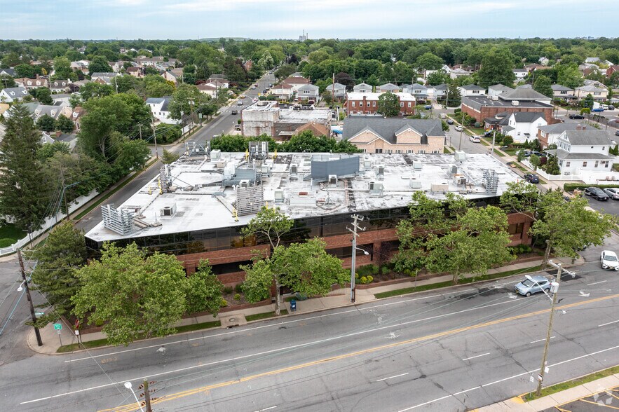 1800 Rockaway Ave, Hewlett, NY à louer - Photo du bâtiment - Image 3 de 8