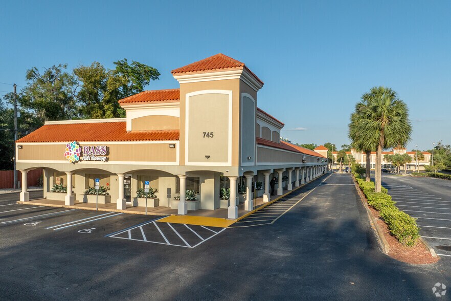 745 Orienta Ave, Altamonte Springs, FL à louer - Photo du bâtiment - Image 3 de 5