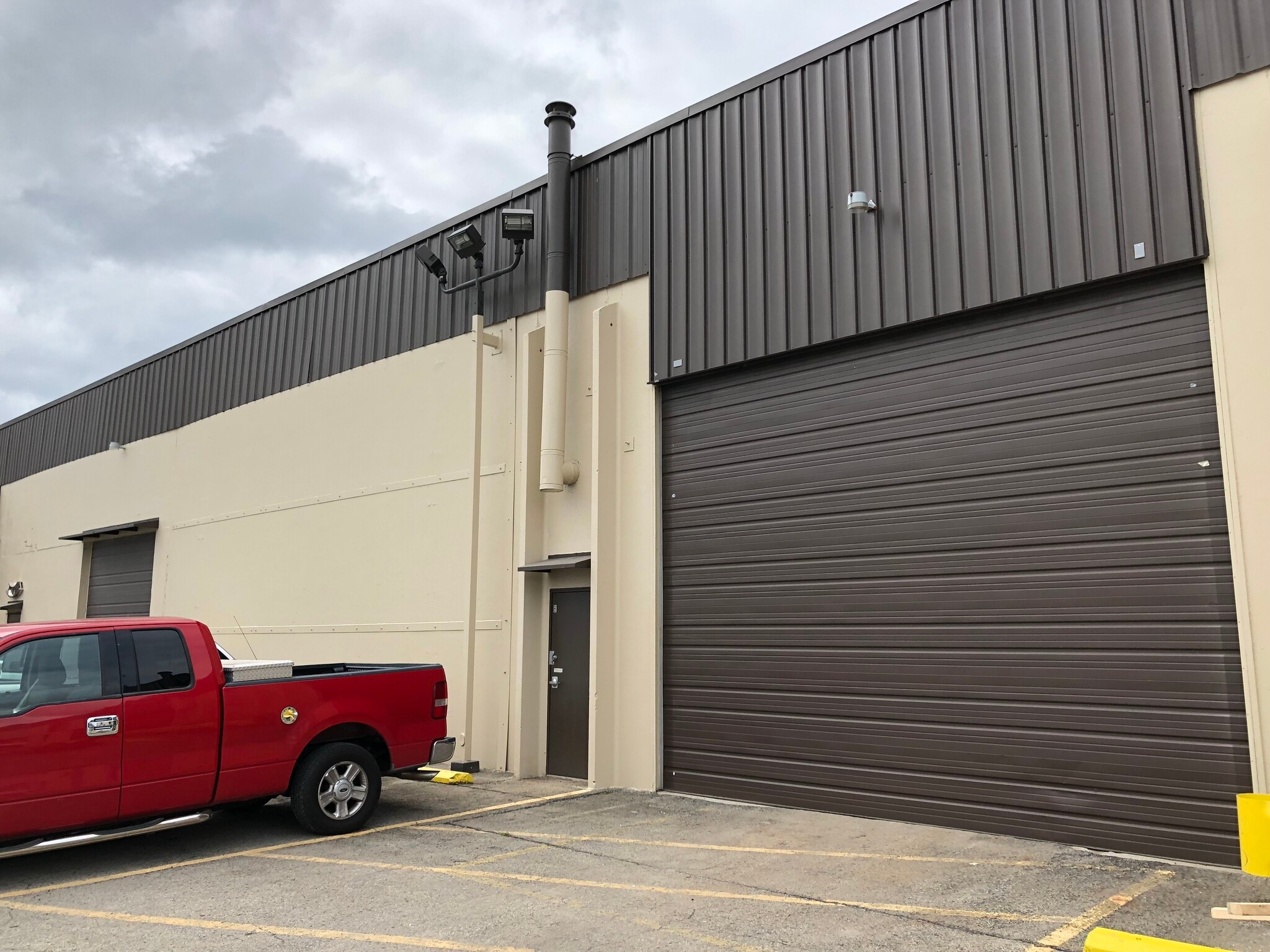 4102 Bishop Ln, Louisville, KY for lease Primary Photo- Image 1 of 10