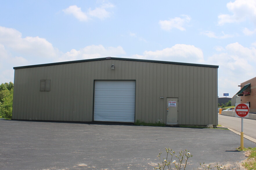 107 Industrial Park Dr, Hollister, MO for lease - Building Photo - Image 1 of 4