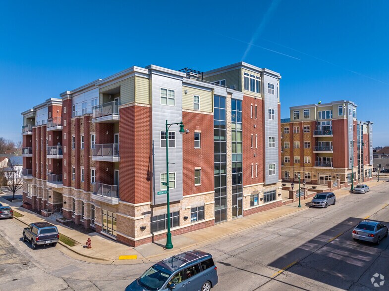 6330 W Greenfield Ave, West Allis, WI à vendre - Photo du bâtiment - Image 2 de 8