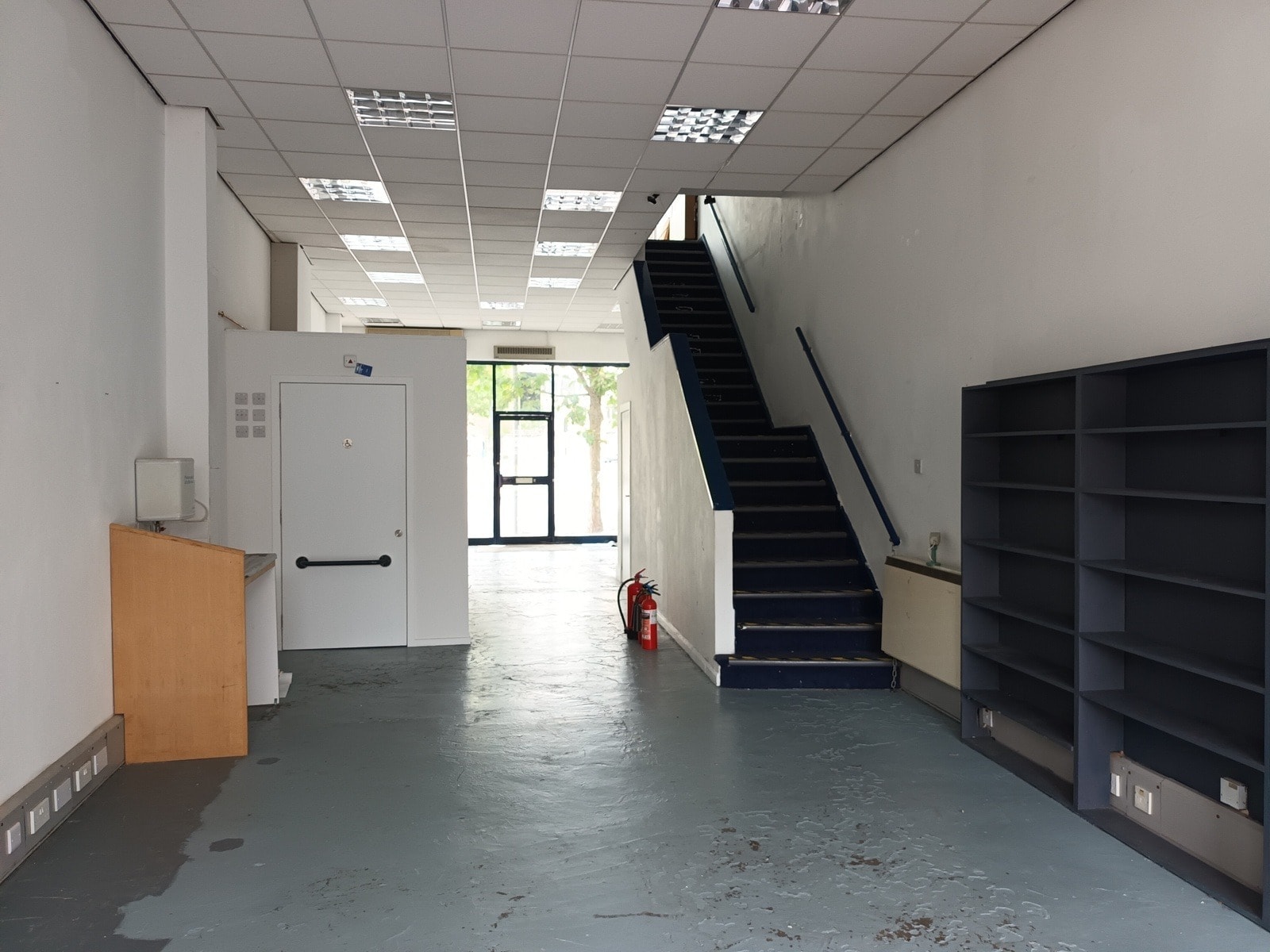 27 Paris St, Exeter for lease Interior Photo- Image 1 of 3