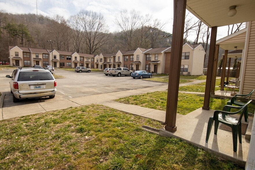 77 Quail Holw, Inez, KY for sale - Building Photo - Image 2 of 9