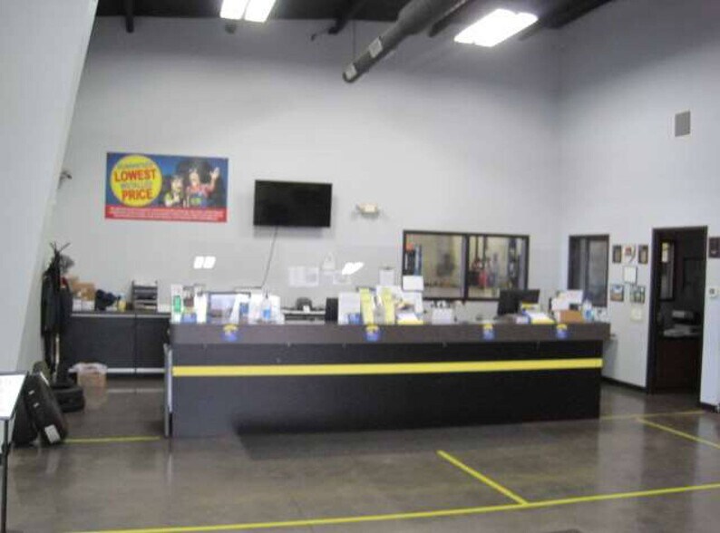 709 S Commercial St, Harrisburg, IL à louer - Photo du bâtiment - Image 3 de 17