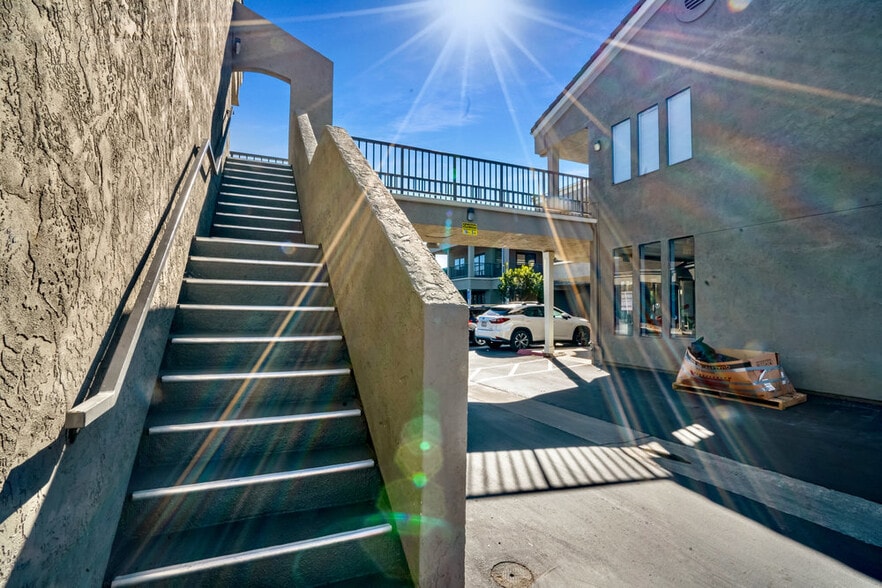 14168 Poway Rd, Poway, CA for lease - Building Photo - Image 3 of 22