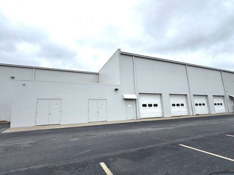 700 Elm Ridge Center, Rochester, NY à vendre - Photo du bâtiment - Image 2 de 9