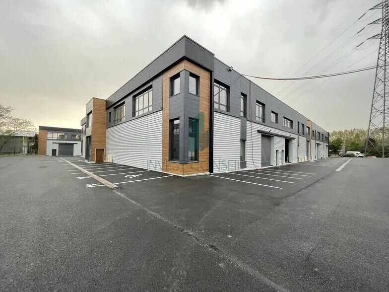 Flex in Villeneuve-la-Garenne for lease - Building Photo - Image 1 of 7
