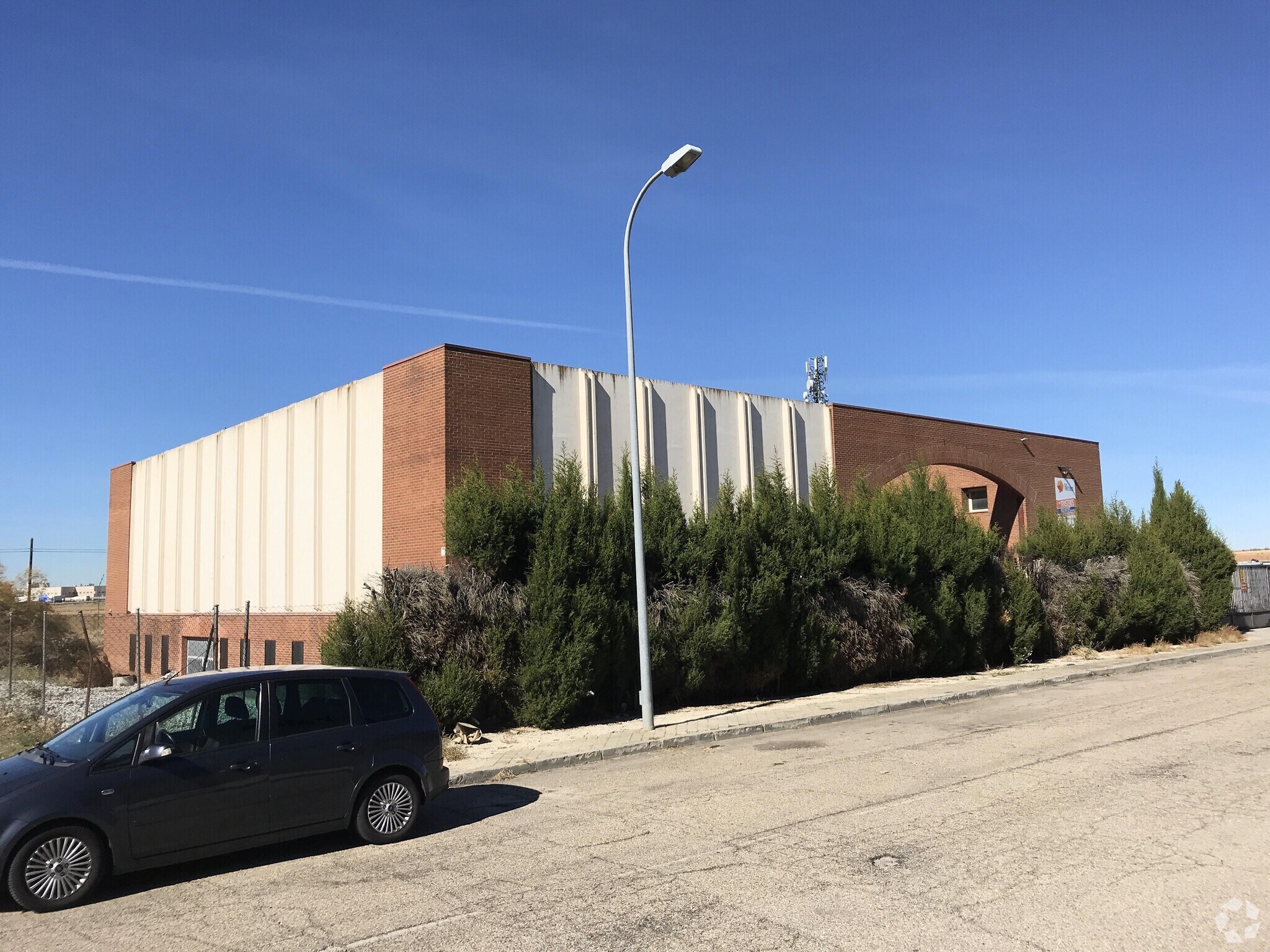 Industrial in Alcalá de Henares, Madrid for sale Primary Photo- Image 1 of 12