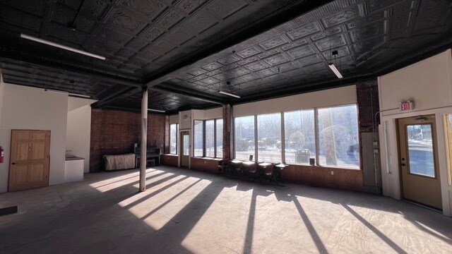 5001 Fleet Ave, Cleveland, OH à vendre - Photo du bâtiment - Image 2 de 11