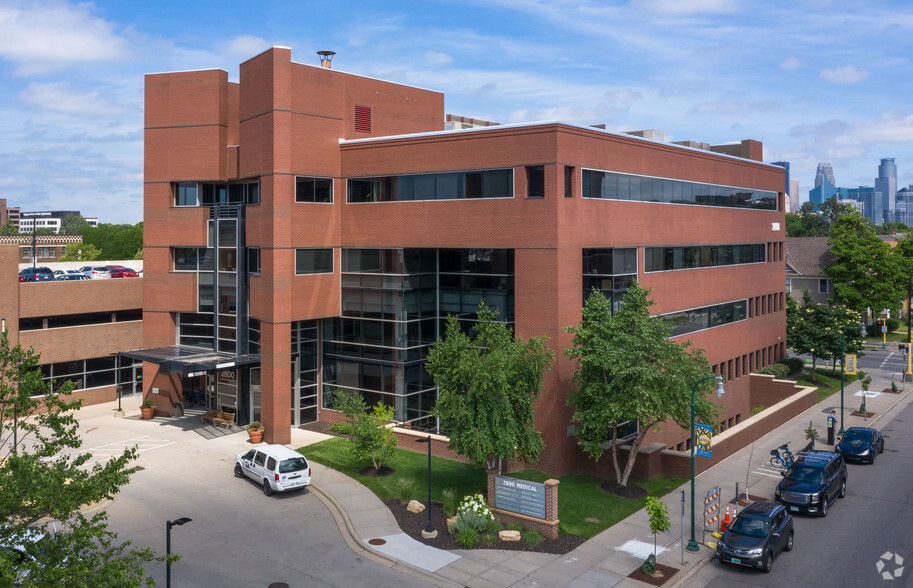 2800 Chicago Ave, Minneapolis, MN for lease - Building Photo - Image 1 of 4