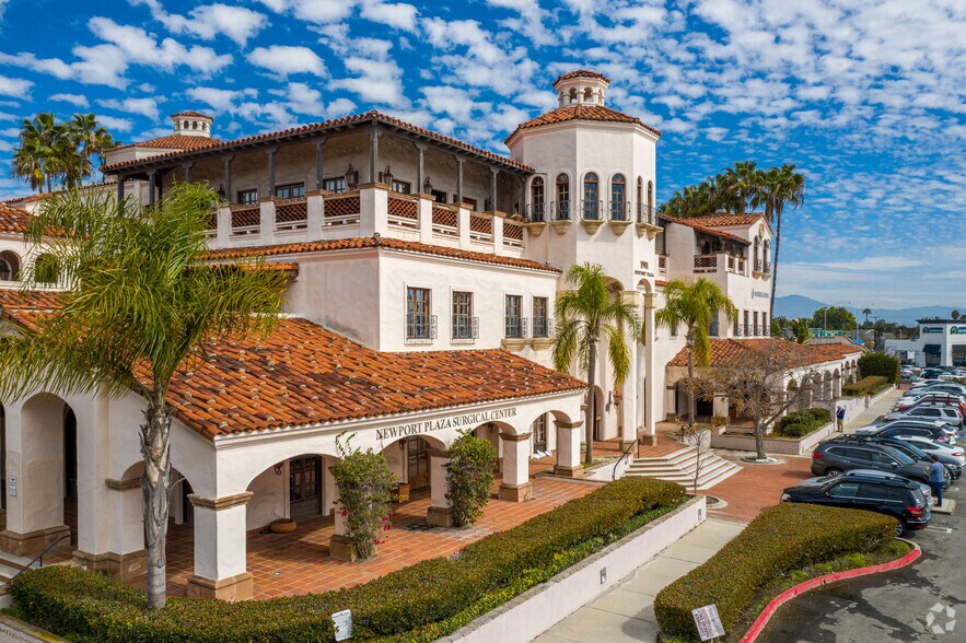 1901 Newport Blvd, Costa Mesa, CA à louer - Photo du bâtiment - Image 2 de 18