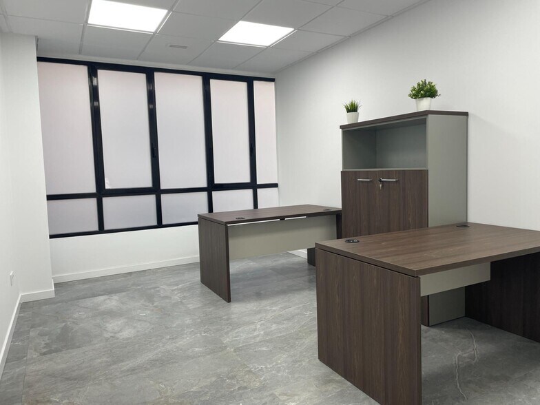 Office in València for lease - Interior Photo - Image 2 of 15