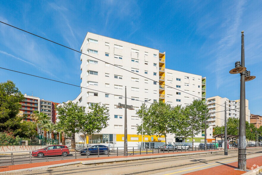 Retail in Paterna, Valencia for lease - Building Photo - Image 1 of 2