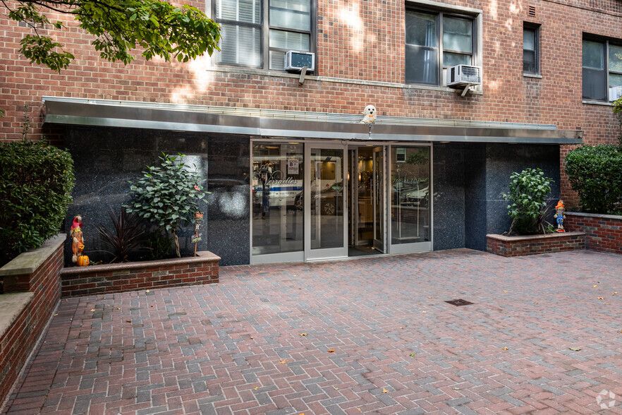 11045 71st Rd, Forest Hills, NY for lease - Building Photo - Image 1 of 8