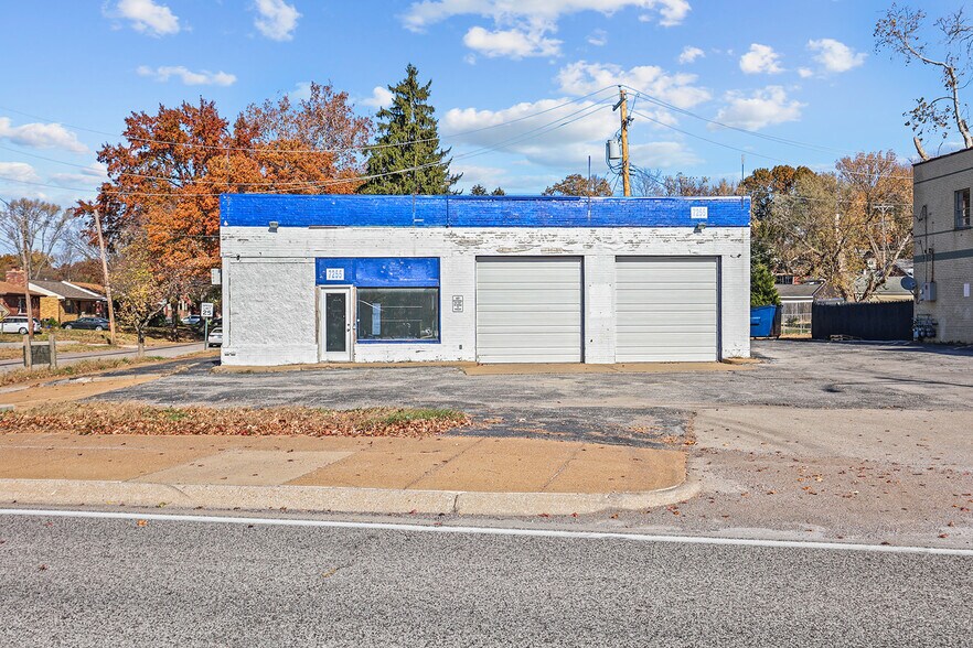 7255 Olive Blvd, Saint Louis, MO à vendre - Photo du bâtiment - Image 1 de 13