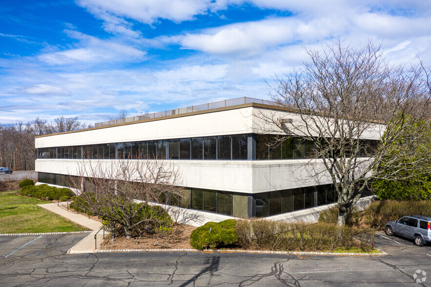 350 Passaic Ave, Fairfield, NJ à vendre - Photo du bâtiment - Image 1 de 1