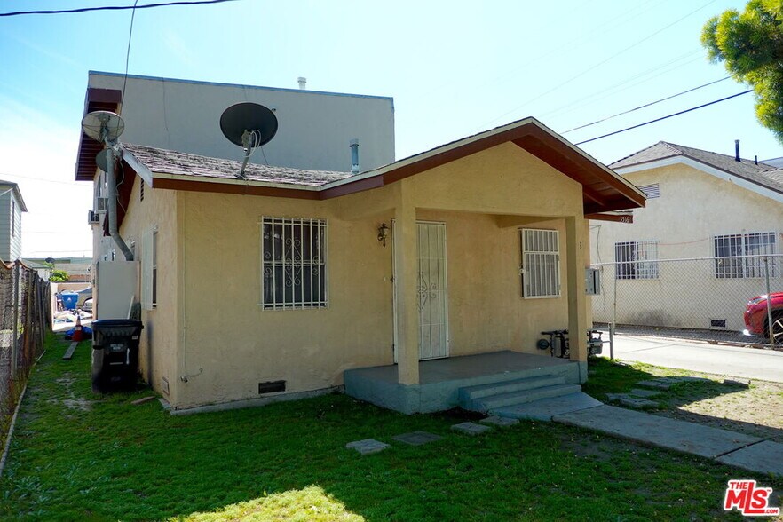 3516 W 67th St, Los Angeles, CA for sale - Building Photo - Image 2 of 5