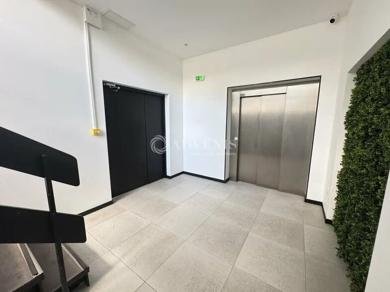 Bureau dans La Courneuve à louer - Hall d’entrée - Image 3 de 7