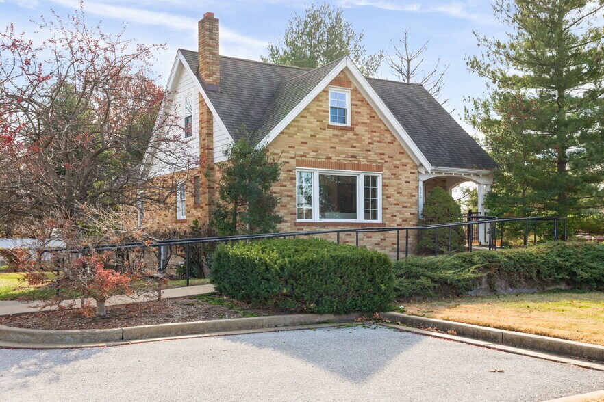 540 Howdershell Rd, Florissant, MO à louer - Photo du bâtiment - Image 1 de 8