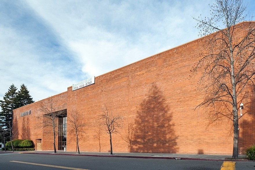 600 Santa Rosa Plz, Santa Rosa, CA for lease - Building Photo - Image 2 of 13