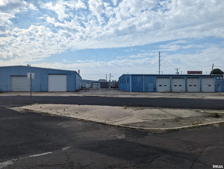 208 SW Center St, Peoria, IL for lease - Building Photo - Image 3 of 10