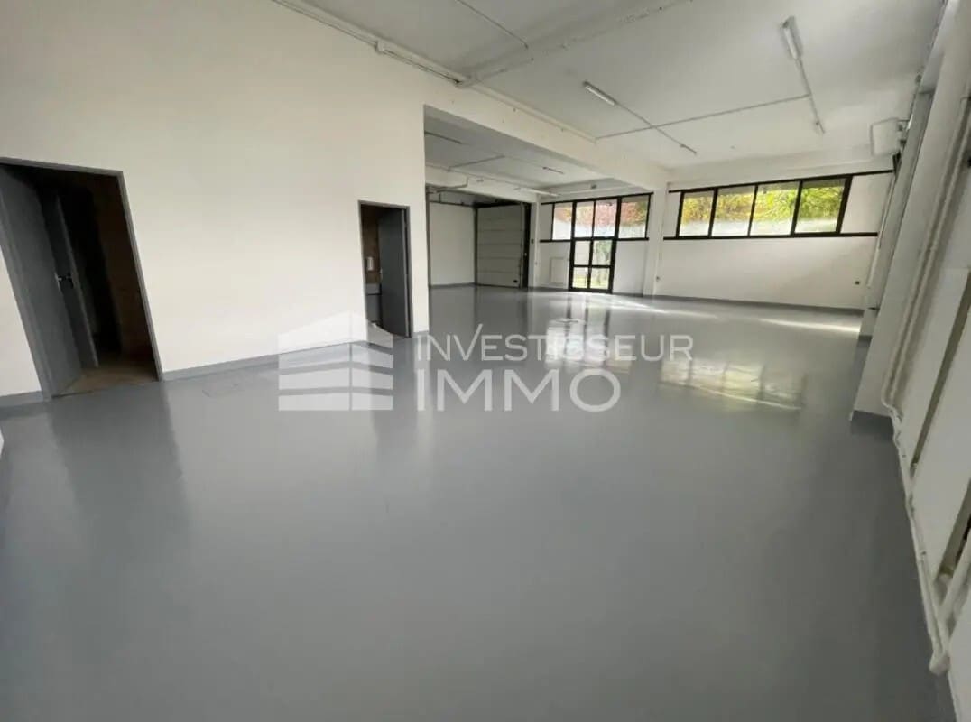 Flex in Nanterre for lease Interior Photo- Image 1 of 3