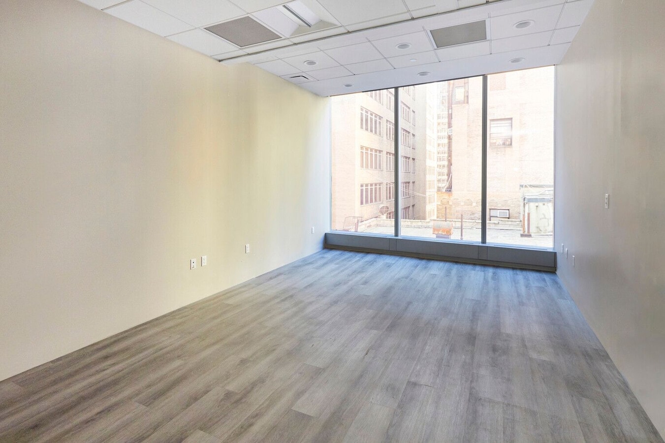 50 W 47th St, New York, NY 10036 - Unit 10-U -  - Interior Photo - Image 2 of 5