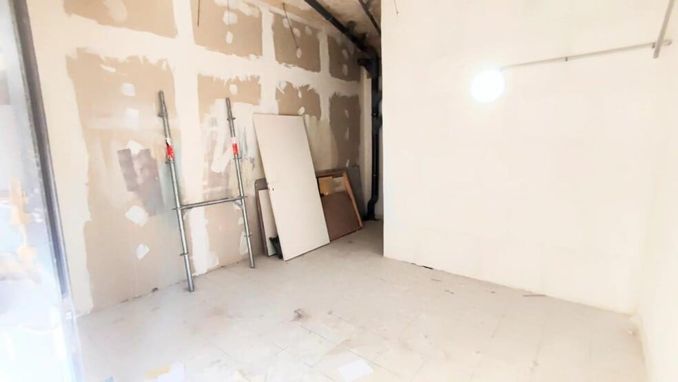 Retail in Nice for sale - Interior Photo - Image 2 of 3