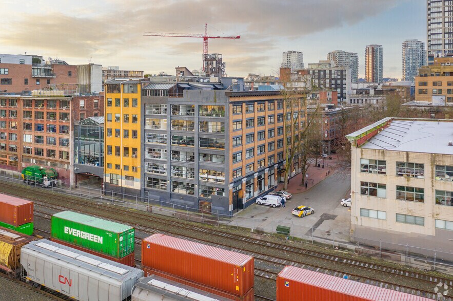 134 Abbott St, Vancouver, BC à louer - Photo du bâtiment - Image 3 de 4