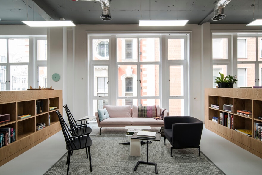 162 Oxford St, London for lease - Interior Photo - Image 3 of 10
