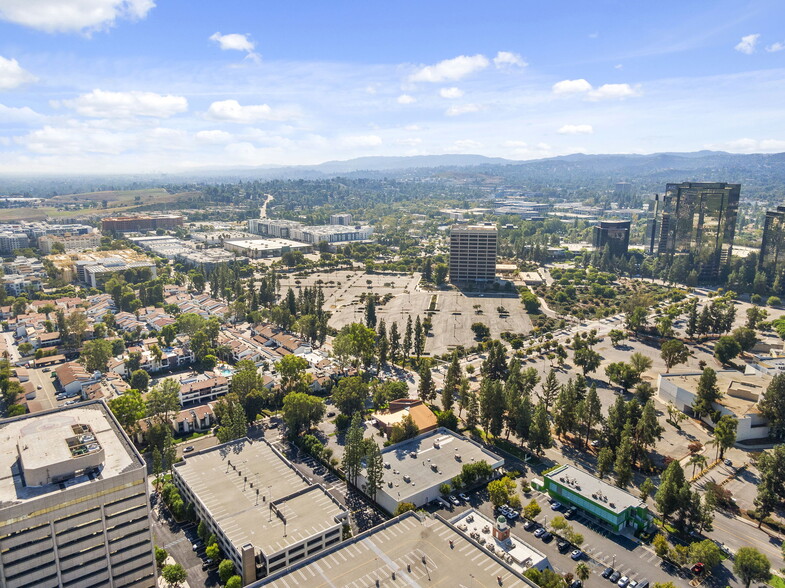 21725 Erwin St, Woodland Hills, CA for lease - Aerial - Image 3 of 19