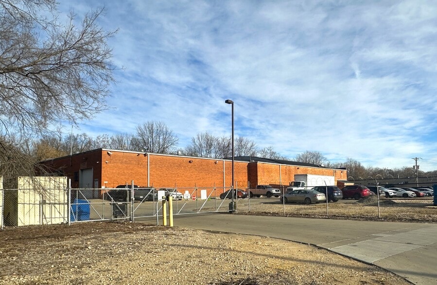 4395 Springfield St, Dayton, OH for sale - Building Photo - Image 2 of 15