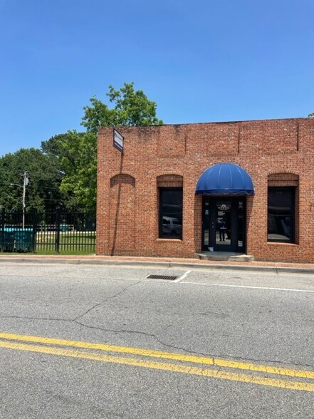 38 E Main St, Hampton, GA à louer - Photo du bâtiment - Image 3 de 12