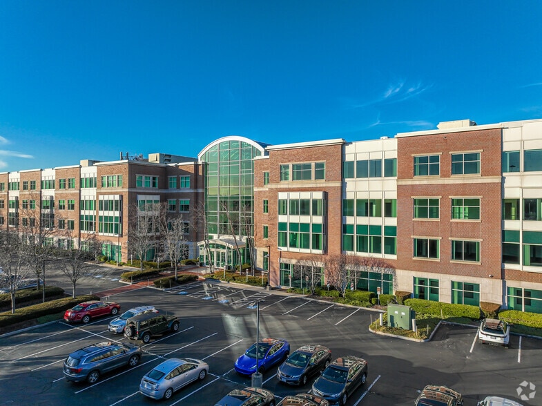 275 Grove St, Newton, MA for lease - Building Photo - Image 1 of 6