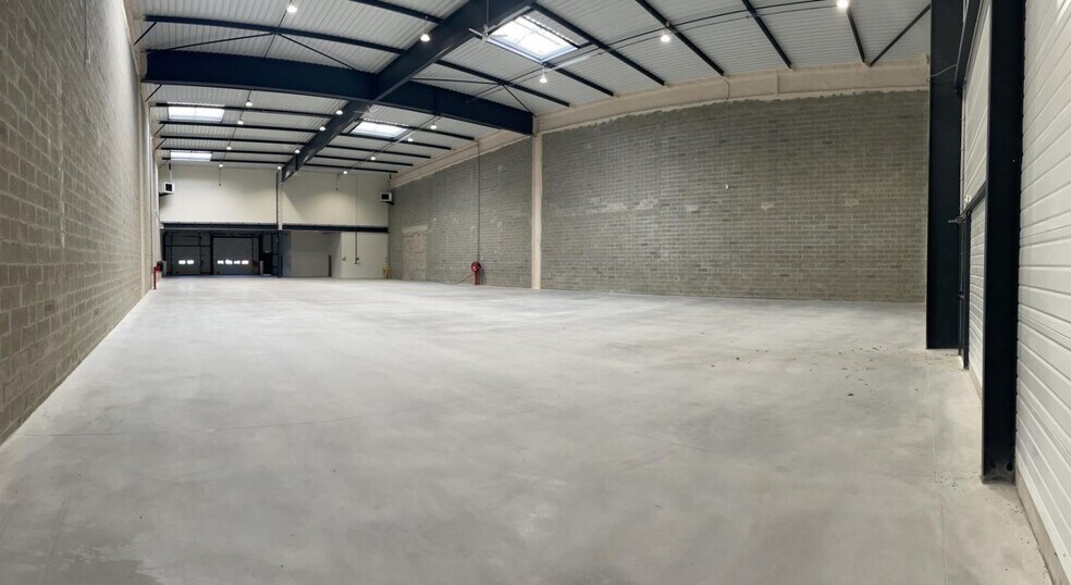 Flex in Saint-Ouen-l'Aumône for lease - Building Photo - Image 3 of 16
