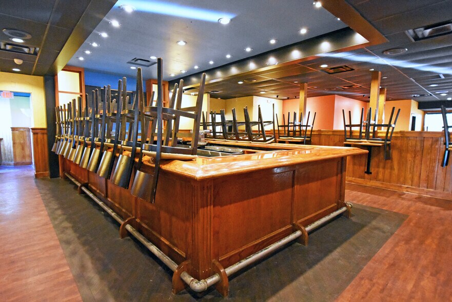 3939 1st Ave SE, Cedar Rapids, IA à louer - Photo intérieure - Image 3 de 22