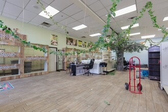 5181-5191 W Charleston Blvd, Las Vegas, NV à louer Photo intérieure- Image 2 de 10