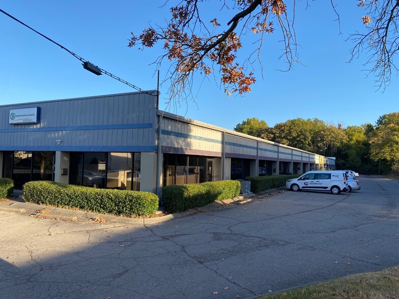 1100-1120 Elm Hill Pike, Nashville, TN for lease - Building Photo - Image 2 of 14