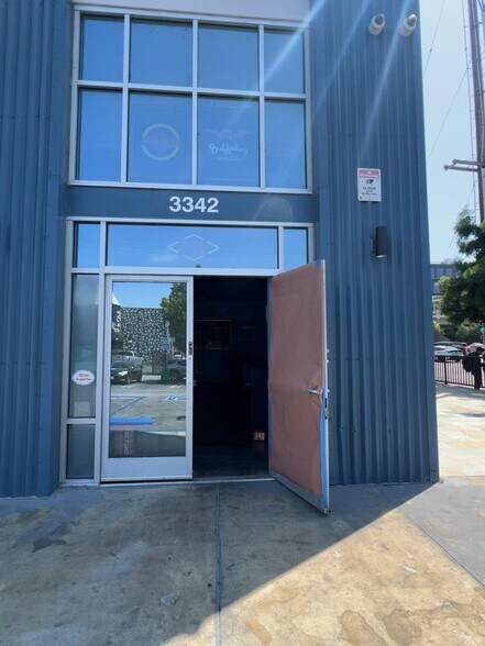 3338-3350 S La Cienega Blvd, Los Angeles, CA à louer - Vidéo sur l’inscription commerciale - Image 2 de 3